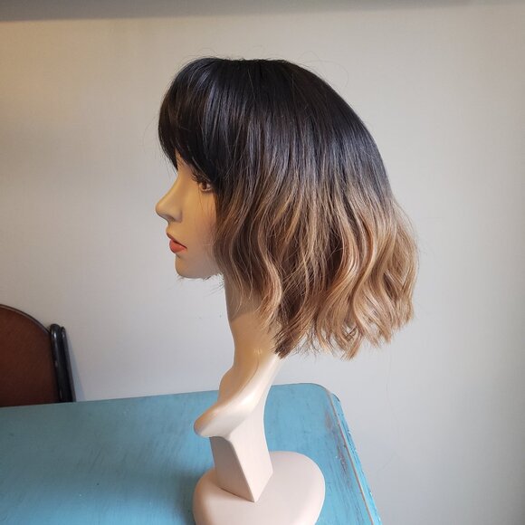 Two-Tone Bob Wig (Modified) - Picture 2 of 7